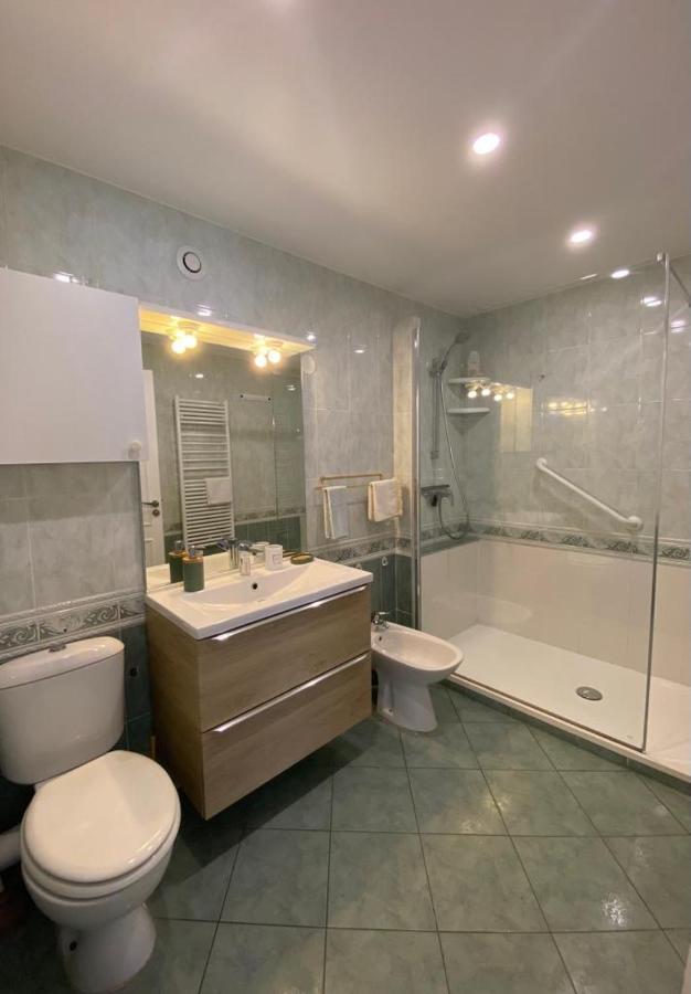 Tres Bel Appartement Entier Proche De La Mer 2 Chambres 1 Salon Vallauris Exterior photo