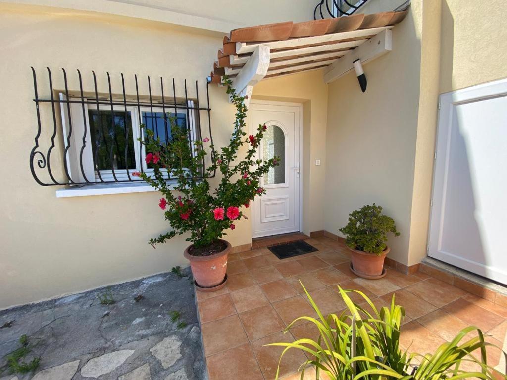 Tres Bel Appartement Entier Proche De La Mer 2 Chambres 1 Salon Vallauris Exterior photo